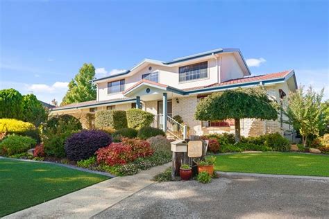 8 houses for sale in Wanniassa, ACT 2903 .
